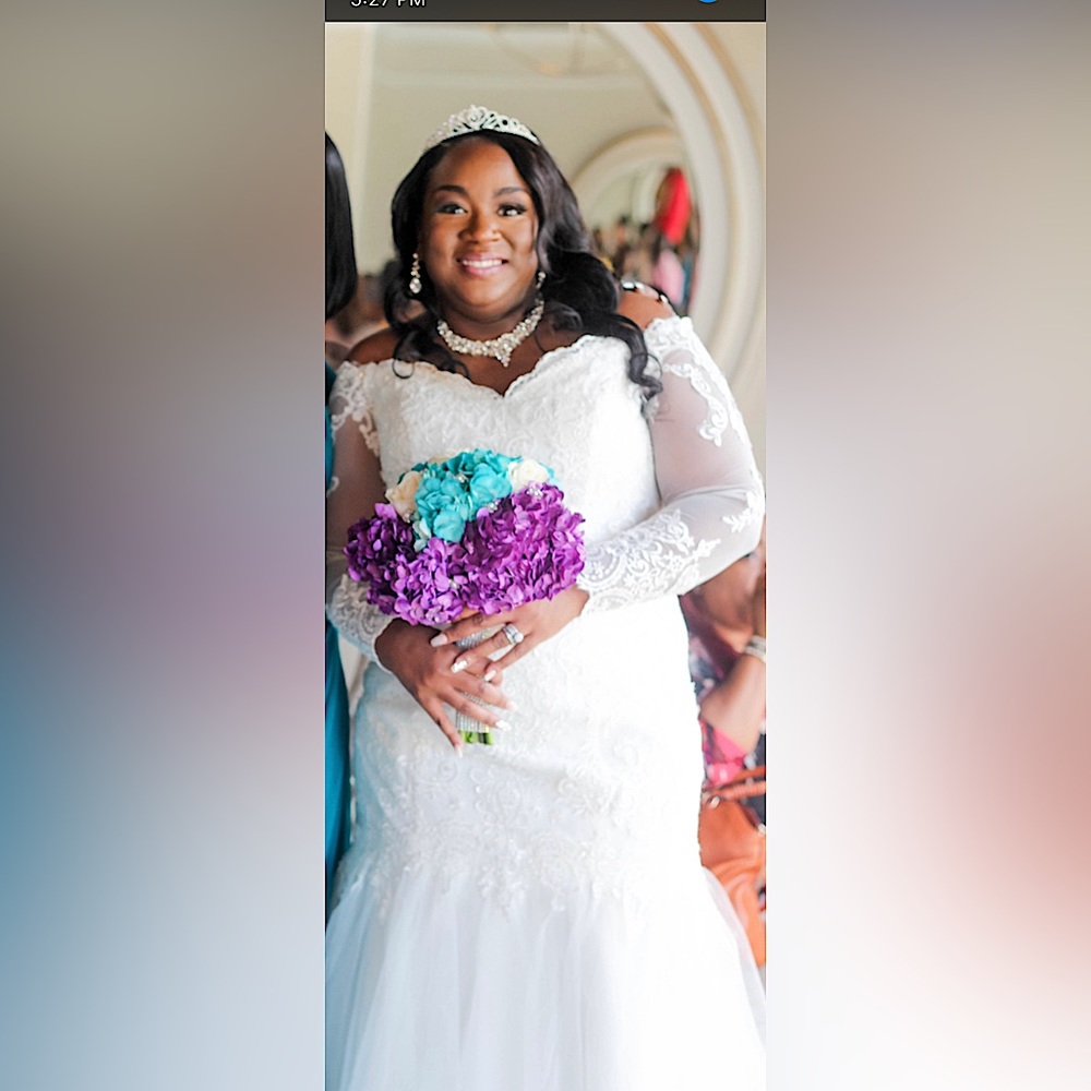 Size 16 wedding dress no alterations done in like new condition